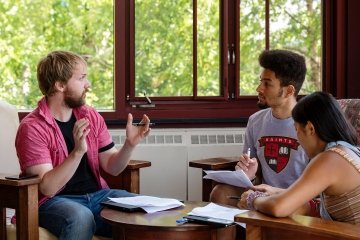 Laurentians having a discussion